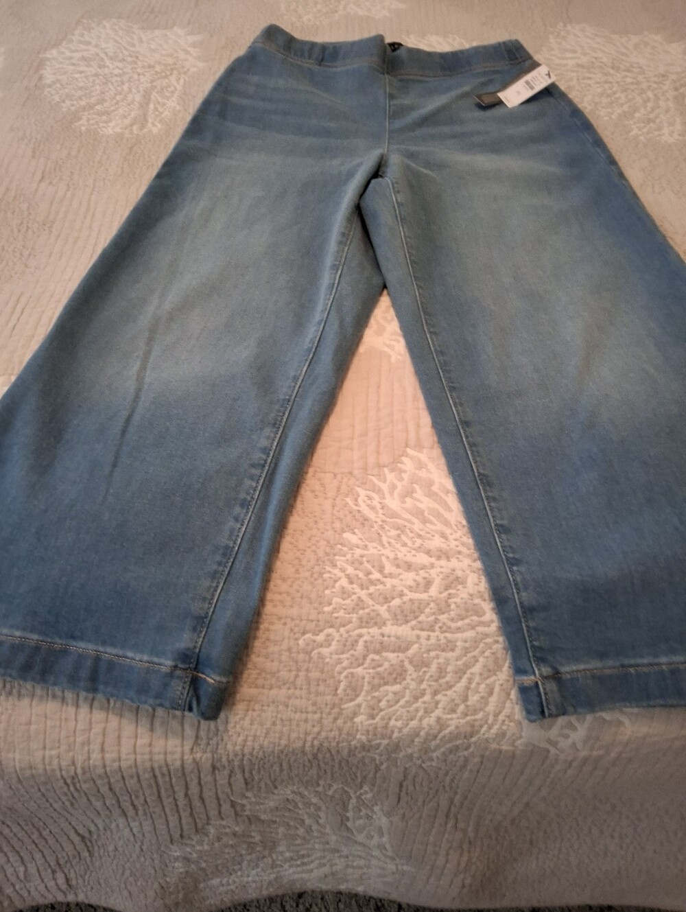 Talbots Wide Crop Pull On Travel Jeans